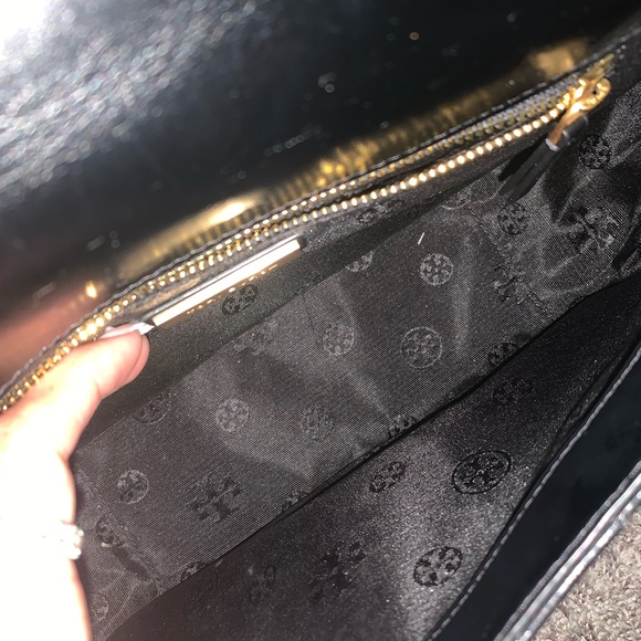 Tory Burch Willa Quilted Purse - Picture 9 of 15